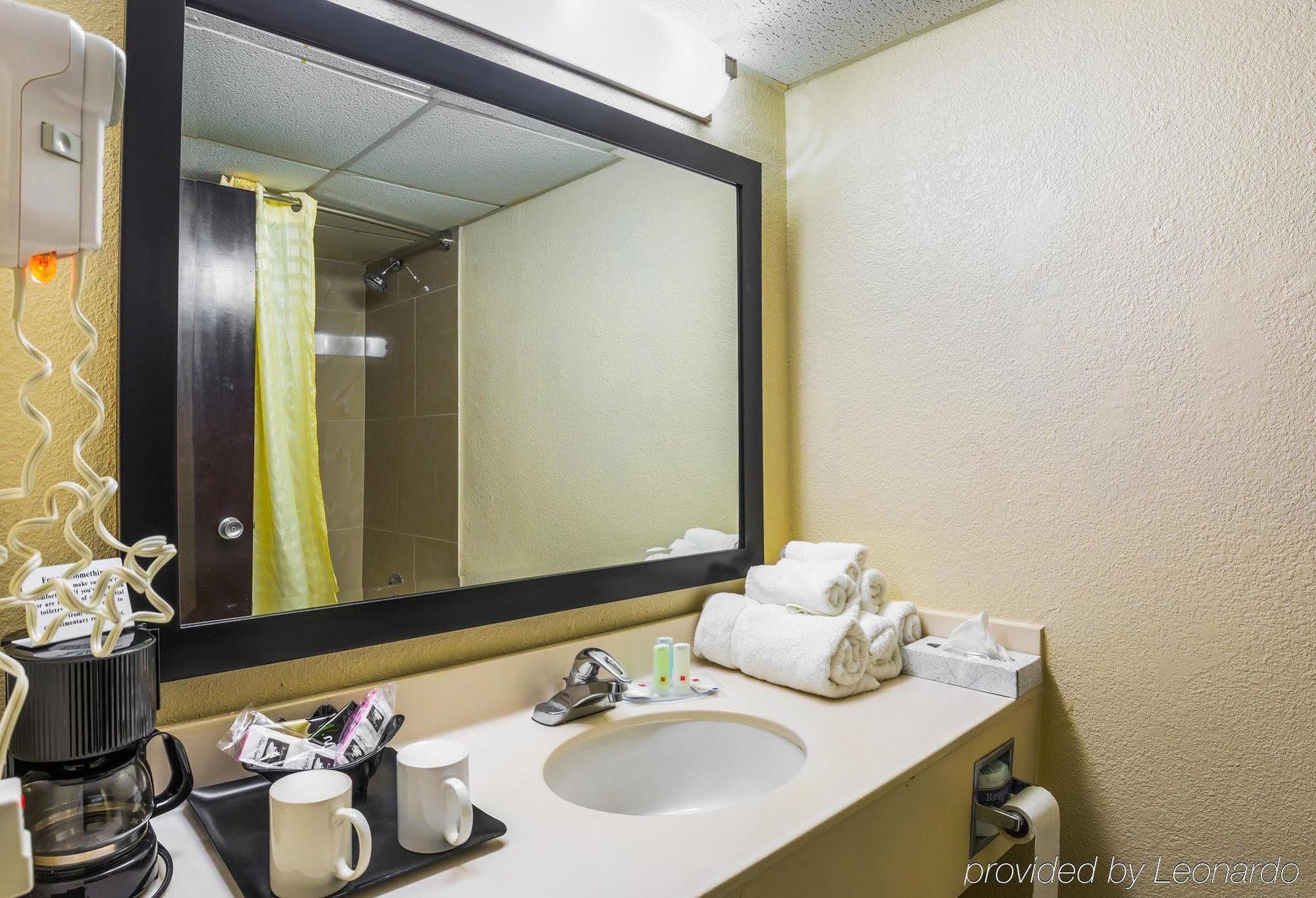 Hotel Clarion Pointe à Lake Jackson Extérieur photo